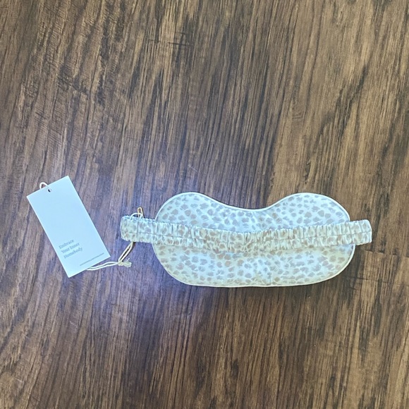 Talbots washable silk animal print eye mask - Picture 8 of 11